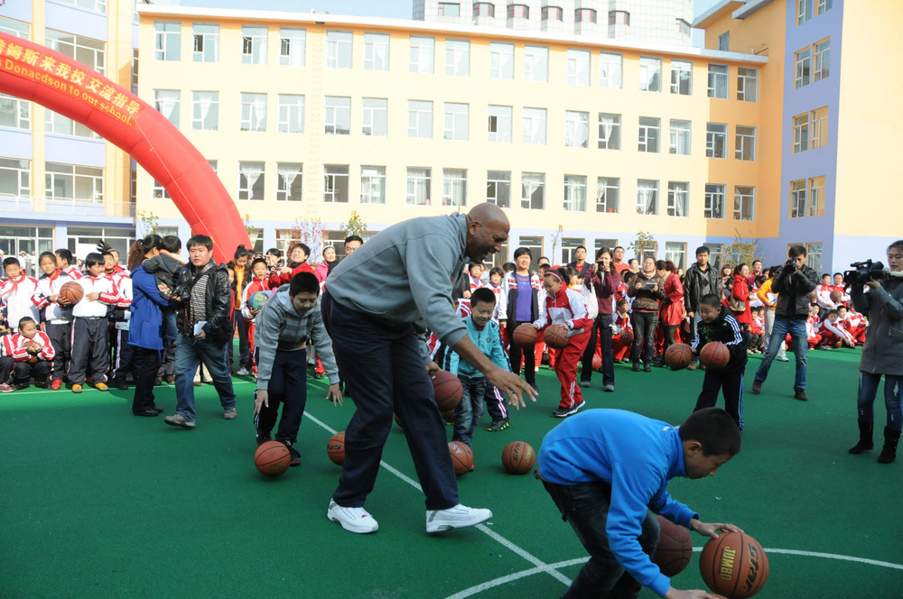 James_at_basketball_clinic_in_jilin_china_-_2011